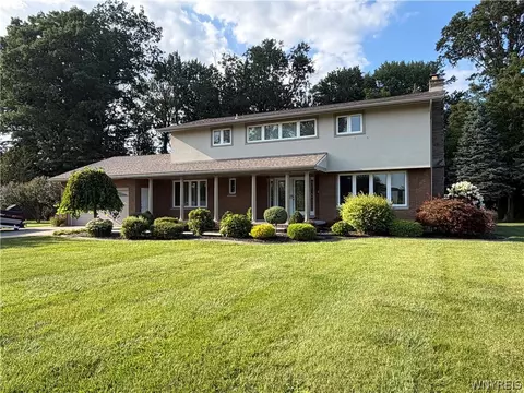 8148 Effie Dr, Niagara, NY 14304