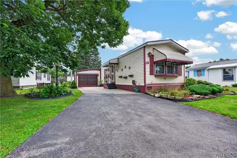 18 Alsace St, West Seneca, NY 14224