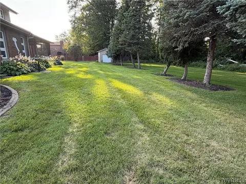 Effie Drive N, Niagara, NY 14304