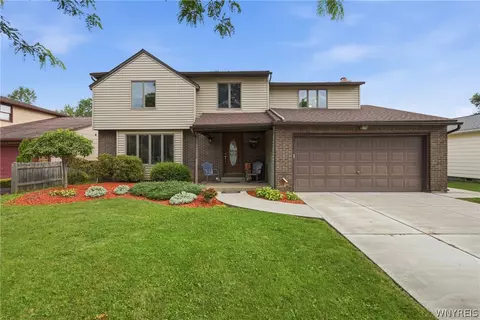 28 Chapel Ln, West Seneca, NY 14224