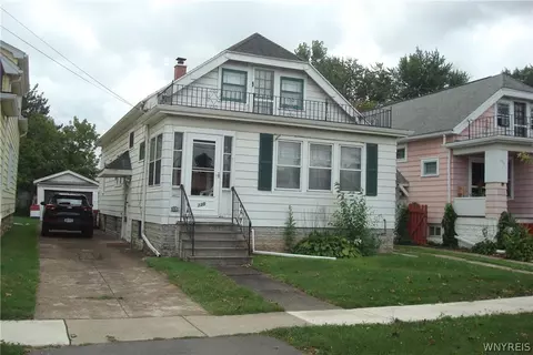 135 Peach Tree Rd, Cheektowaga, NY 14225