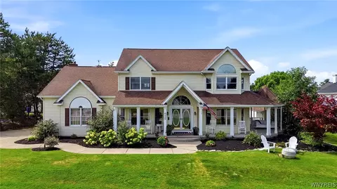6280 Crosswinds Ct, East Amherst, NY 14051