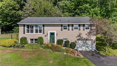 8711 S Greenbriar, Boston, NY 14025