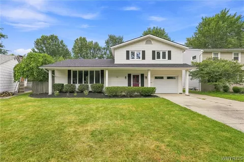 82 Joanie Ln, Amherst, NY 14228