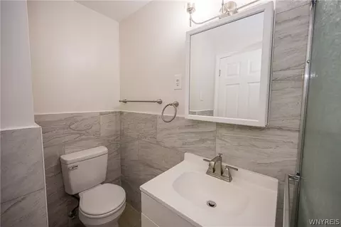 Bath - 56 Eiss Pl, Amherst, NY 14226 photo 2 of 6