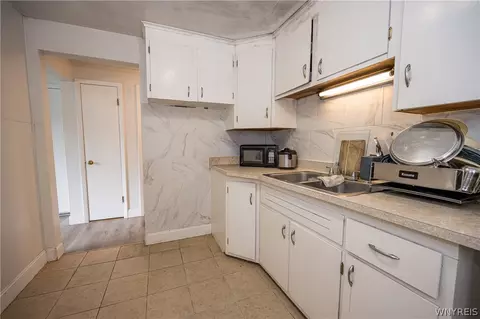 Kitchen - 56 Eiss Pl, Amherst, NY 14226 photo 3 of 5