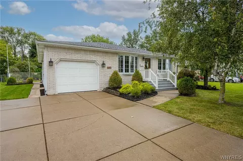 457 N Creek Dr, Depew, NY 14043