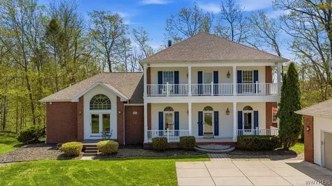 207 Forest Creek Ln, Grand Island, NY 14072