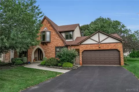 11 Homewood Ct, Amherst, NY 14221