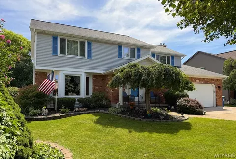 15 Bywater Dr, Getzville, NY 14068