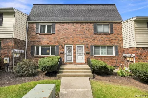 25 Stoneledge Ct, Amherst, NY 14221
