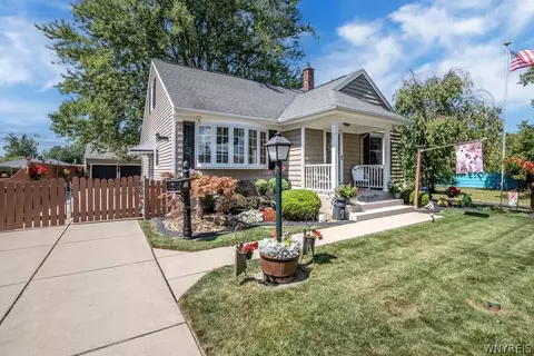102 Glenhurst Rd, Tonawanda, NY 14150