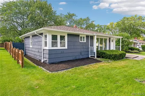 132 Glenhurst Rd, Tonawanda, NY 14150