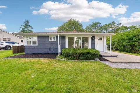 132 Glenhurst Rd, Tonawanda, NY 14150