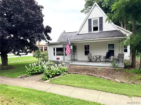 1946 Two Rod Rd, Marilla, NY 14102