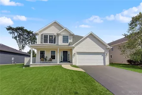 2401 Hobblebush Ln, Lake View, NY 14085