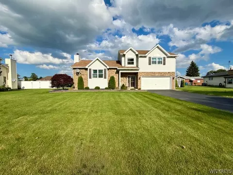 4701 Hermitage St, Niagara, NY 14305