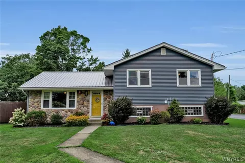 470 Old Main Rd, Hanover, NY 14081