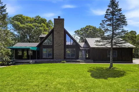 2811 Bullis Rd, Elma, NY 14059