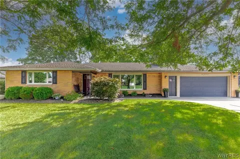 4207 Susan Dr, Buffalo, NY 14221