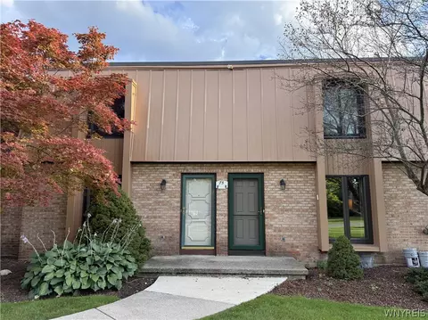 75 Groton Dr #F, Amherst, NY 14228
