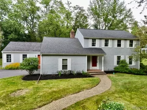 8 Mount Airy Ct, Orchard Park, NY 14127