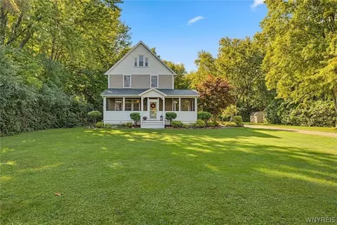 3258 Old Lakeview Rd, Hamburg, NY 14075