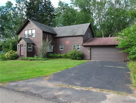 17015 Ontario Rd, Hanover, NY 14081