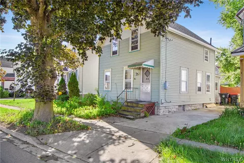44 Saint John St, Lancaster, NY 14086