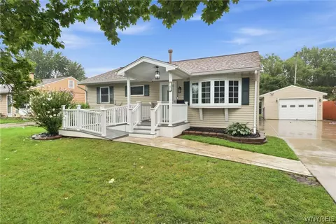 41 Cranbrook Rd, Tonawanda, NY 14150