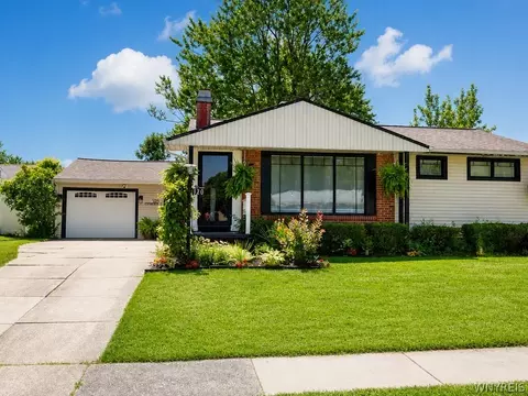 320 Yorkshire Rd, Tonawanda, NY 14150