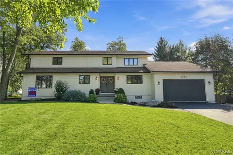 5580 Kippen Dr, East Amherst, NY 14051
