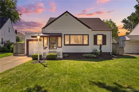17 Campwood Ct, Cheektowaga, NY 14215