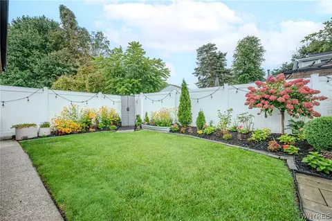 Exterior - 32 Camner Ave, Lancaster, NY 14086 photo 4 of 6