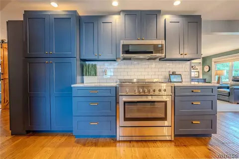Kitchen - 32 Camner Ave, Lancaster, NY 14086 photo 3 of 5