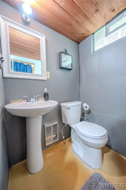 Bath - 32 Camner Ave, Lancaster, NY 14086 photo 6 of 7