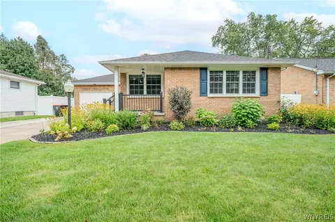 Exterior - 32 Camner Ave, Lancaster, NY 14086 photo 2 of 6