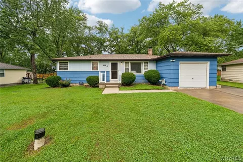 5553 Ripple Dr, Hamburg, NY 14075