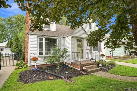 283 Wrexham Ct N, Tonawanda, NY 14150