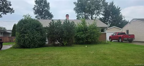 16 Riverdale Dr, Grand Island, NY 14072