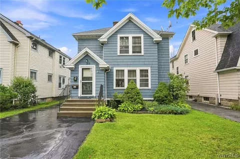160 Hamilton Dr, Amherst, NY 14226