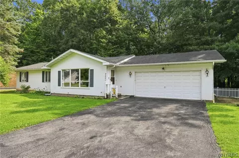 7221 Laur Rd, Niagara, NY 14304