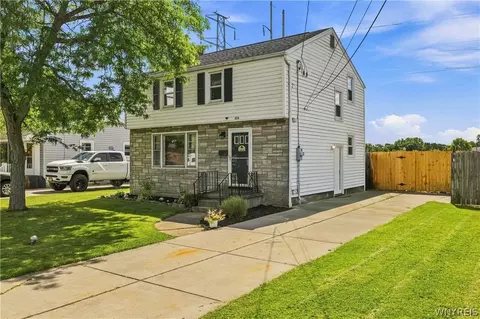 119 Deuro Dr, Niagara Falls, NY 14304