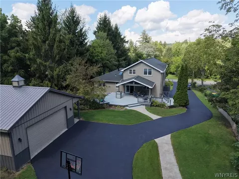 7422 Back Creek Rd, Hamburg, NY 14075