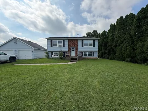 8418 Chestnut Ridge Rd, Royalton, NY 14067