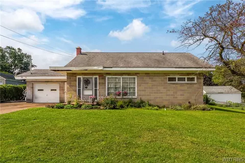 2643 Hawthorne Ave, Hamburg, NY 14075