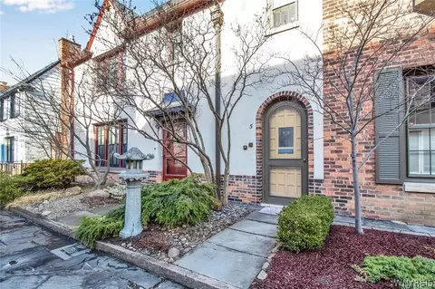 5 Mayfair Ln, Buffalo, NY 14201