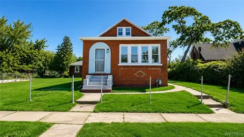 24 Fairview Ave, Lackawanna, NY 14218