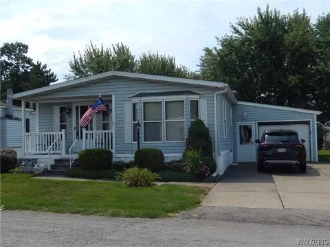 37 Brookridge Dr, Hamburg, NY 14075