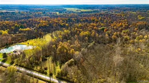 10525 Cedar Rd, Clarence, NY 14032